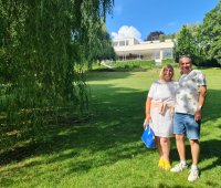 : Richard und Irena Šulko bei der Villa Tugendhat. Foto: Teilnehmerin